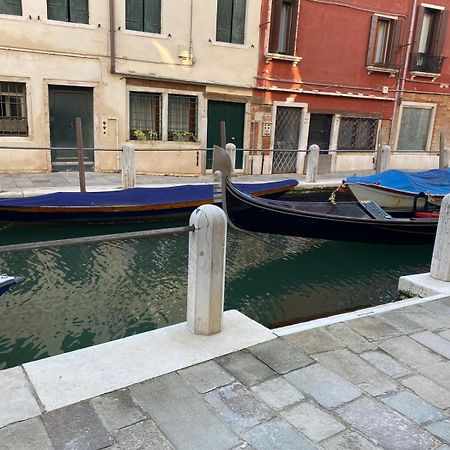 Ca' San Trovaso - 6 Rooms Venecia Exterior foto