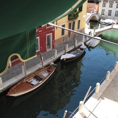 Ca' San Trovaso - 6 Rooms Venecia Exterior foto
