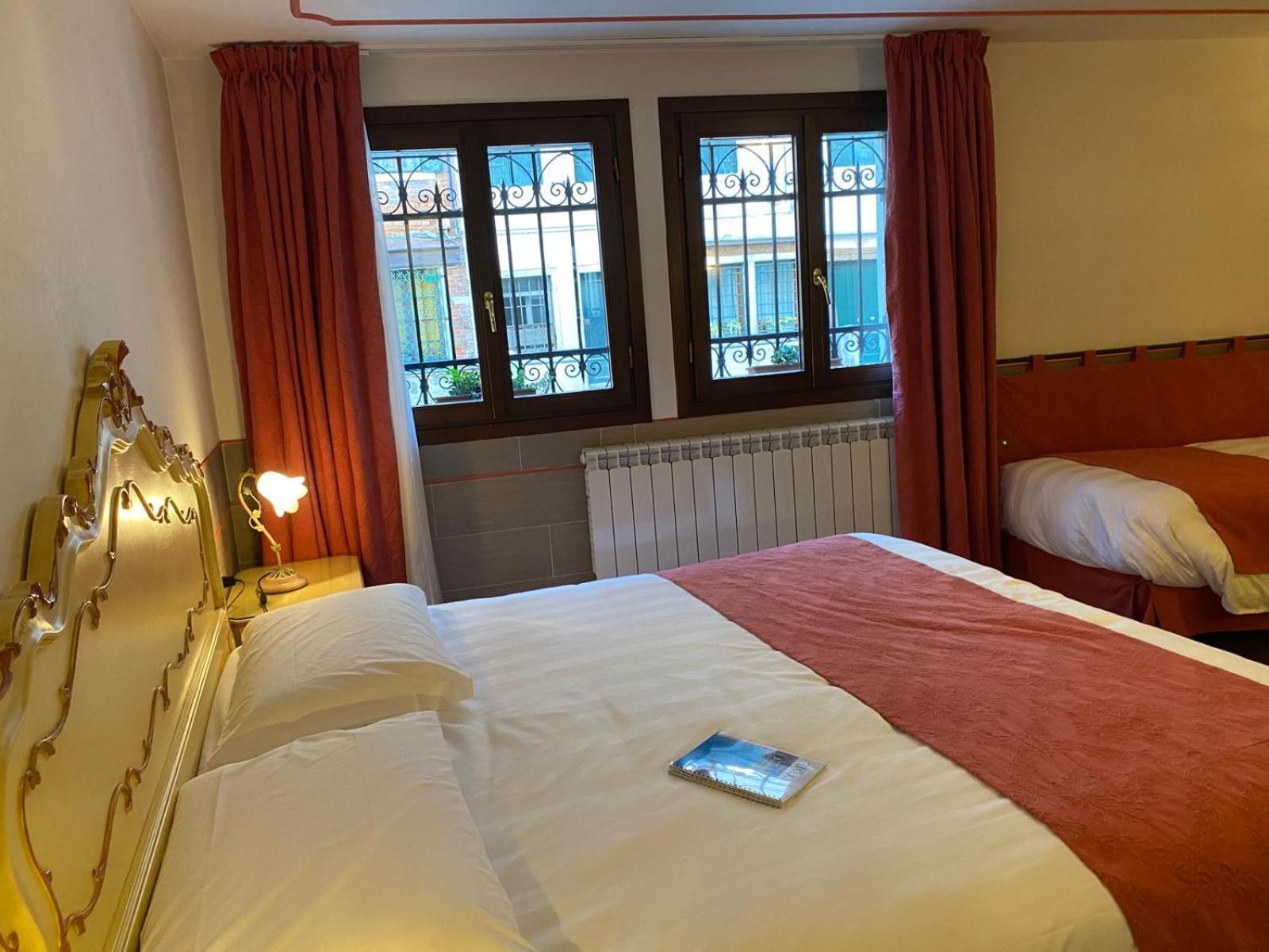 Ca' San Trovaso - 6 Rooms Venecia Exterior foto