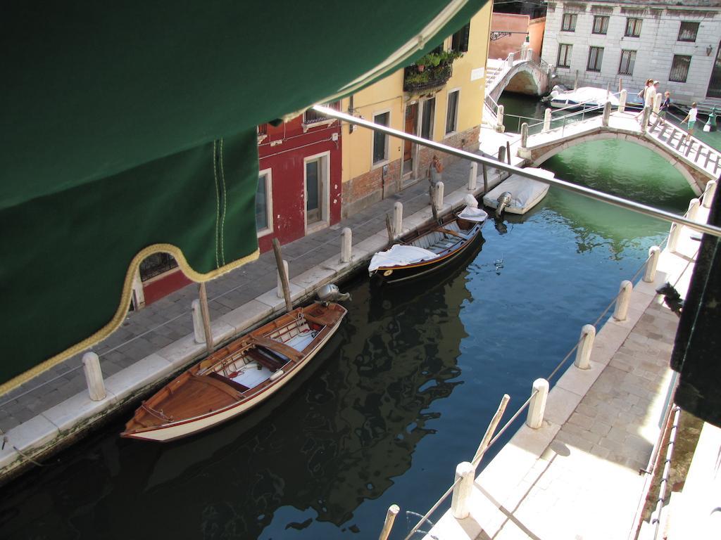 Ca' San Trovaso - 6 Rooms Venecia Exterior foto
