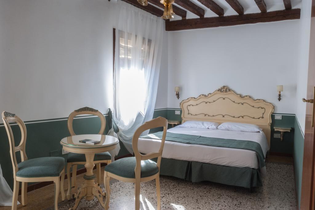 Ca' San Trovaso - 6 Rooms Venecia Exterior foto