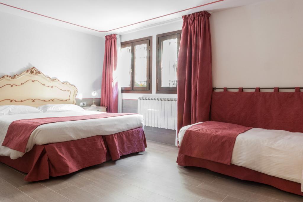 Ca' San Trovaso - 6 Rooms Venecia Exterior foto