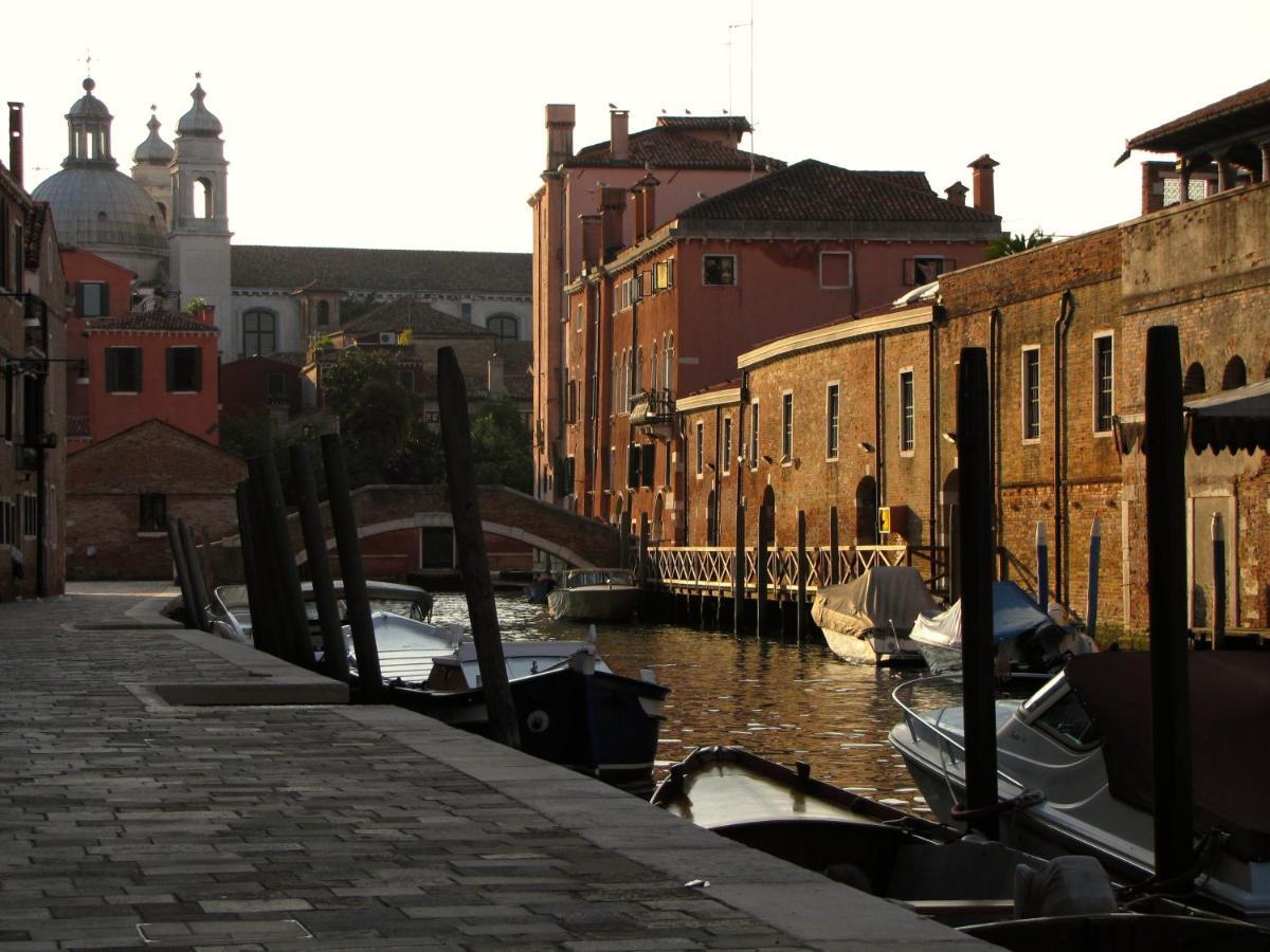 Ca' San Trovaso - 6 Rooms Venecia Exterior foto