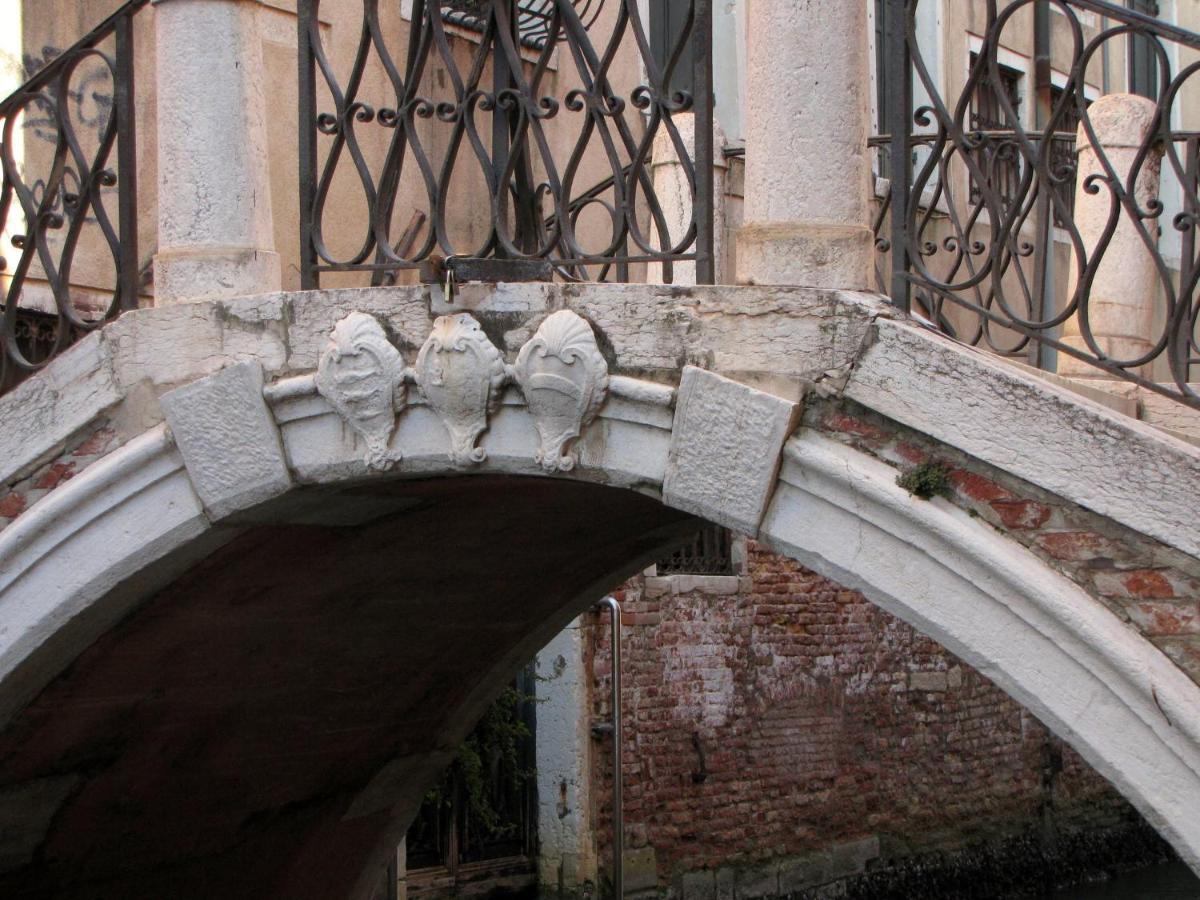 Ca' San Trovaso - 6 Rooms Venecia Exterior foto